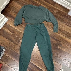 ARITZIA TRACKSUIT FOREST GREEN